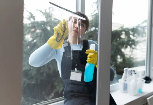 Nettoyage de vitres intérieures et extérieures à la Garnache
